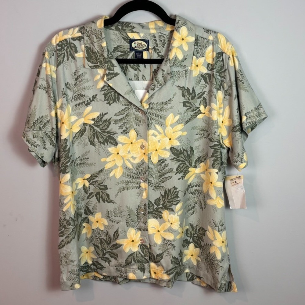 NWT Tommy Bahama Women's 100% Silk Floral Hawaiian Short Sleeve Button up Large
